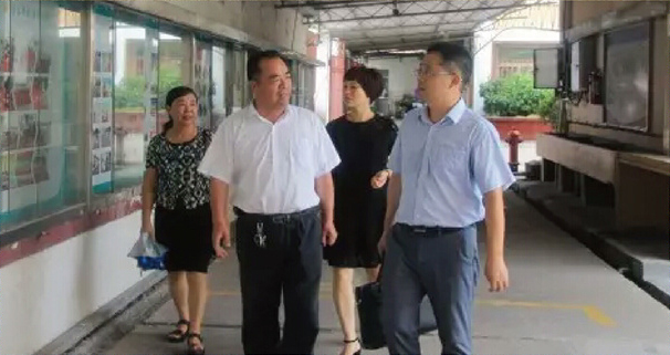 臺(tái)州市教育局高處長(zhǎng)、人事處陸老師和職成教處牟老師一行三人蒞臨我校